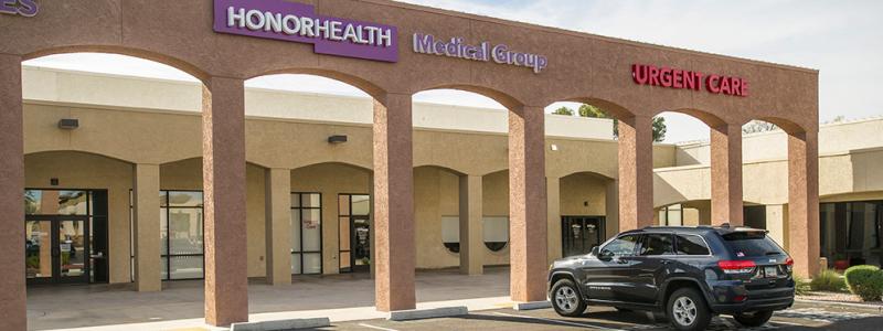 Front entrance to HonorHealth Medical Group Urgent Care - Bethany Home