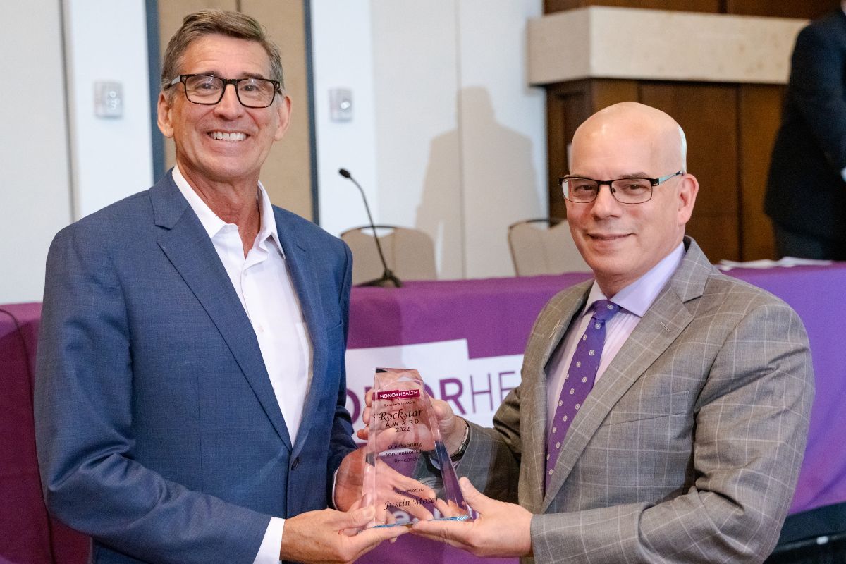 HonorHealth Careers - HonorHealth CEO, Todd LaPorte, presents award to HonorHealth employee.