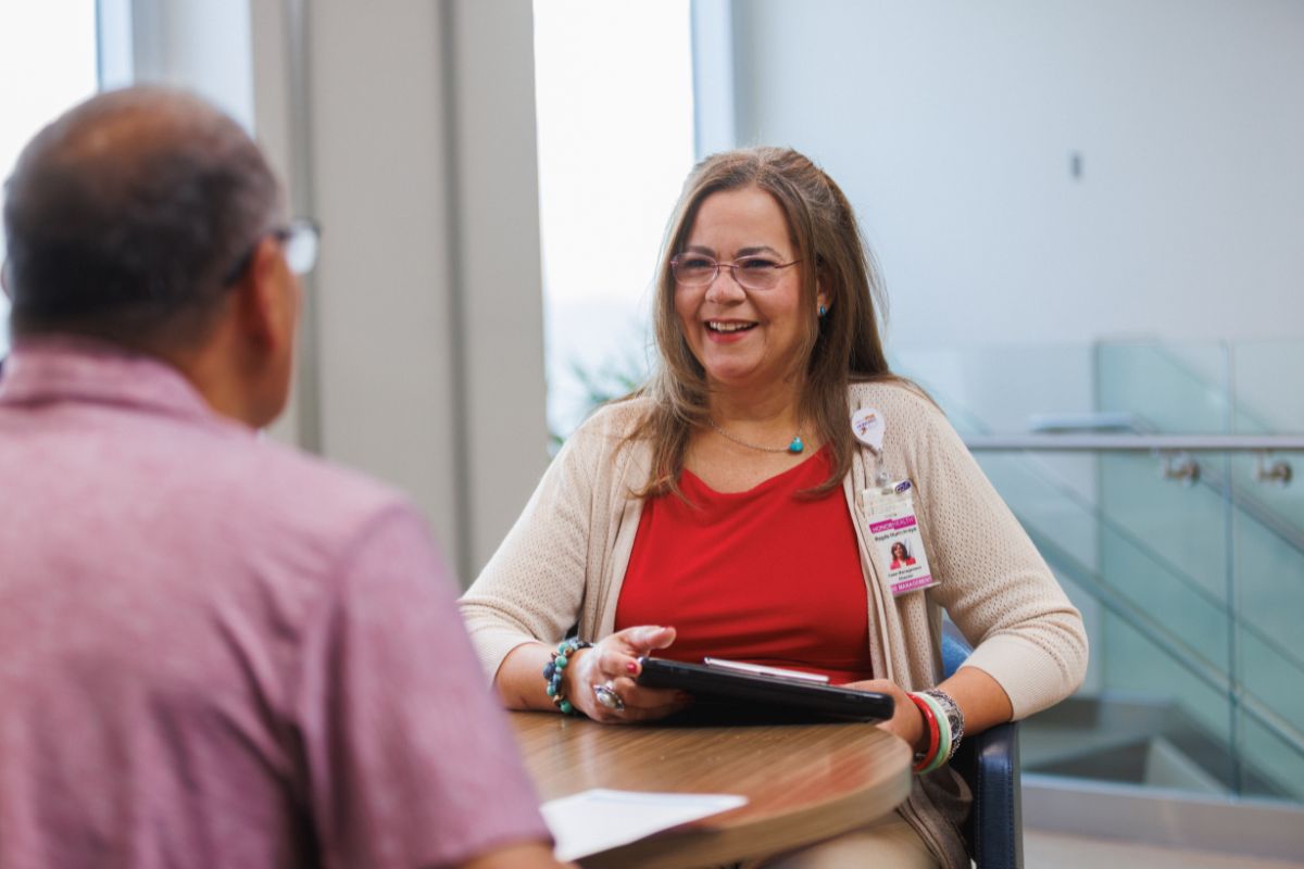 HonorHealth employee meets with therapist for mental health support through Lyra benefit.