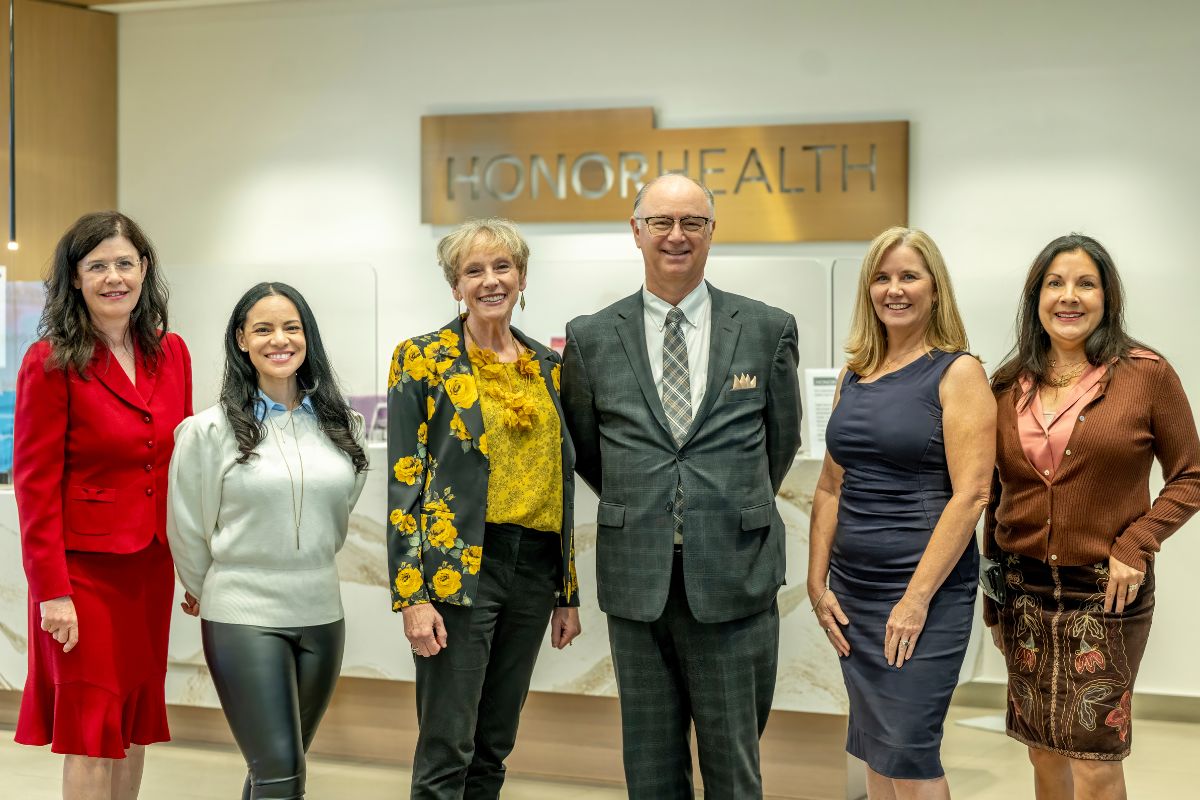 HonorHealth Community and Culture - Women Physicians Leadership Council (WPLC) smile for group photo.