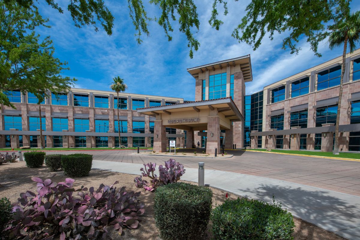 HonorHealth Four Peaks Medical Center - Exterior building view