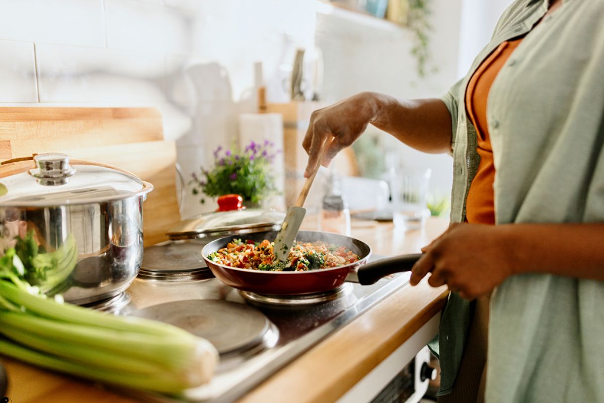 HonorHealth Whole Health Institute - Woman cooks fresh, healthy food as a medicine in whole health healing.