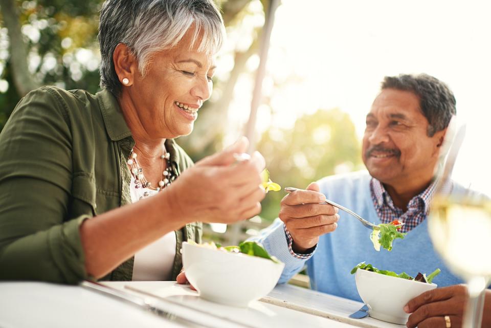 Two HonorHealth patients eating lunch