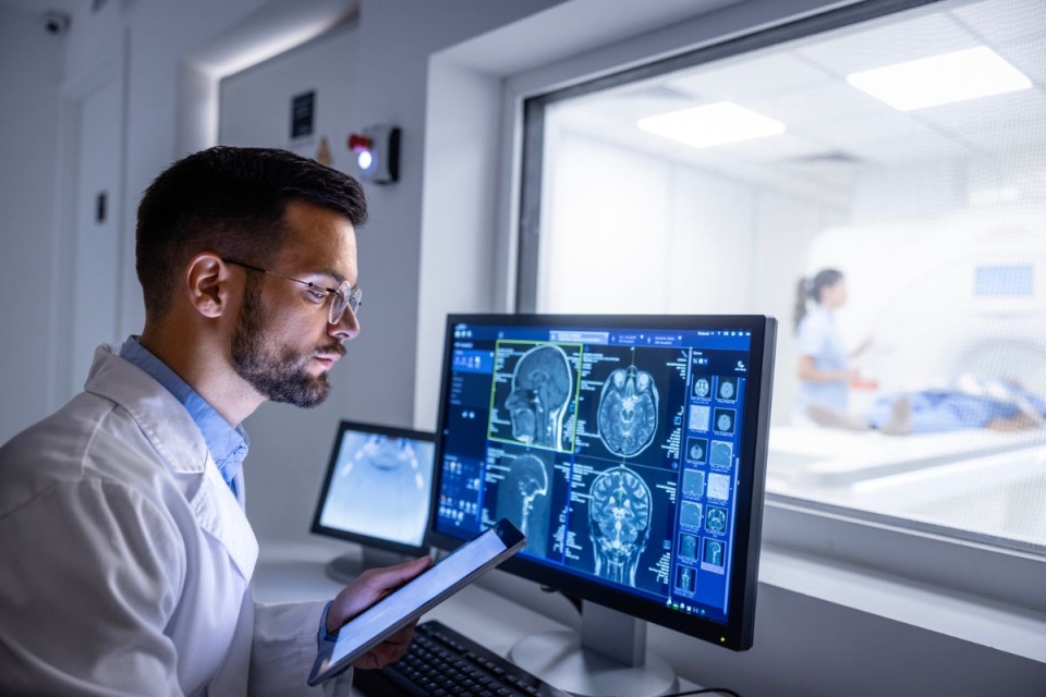 Physician reviews brain scan - HonorHealth Neuro-oncology
