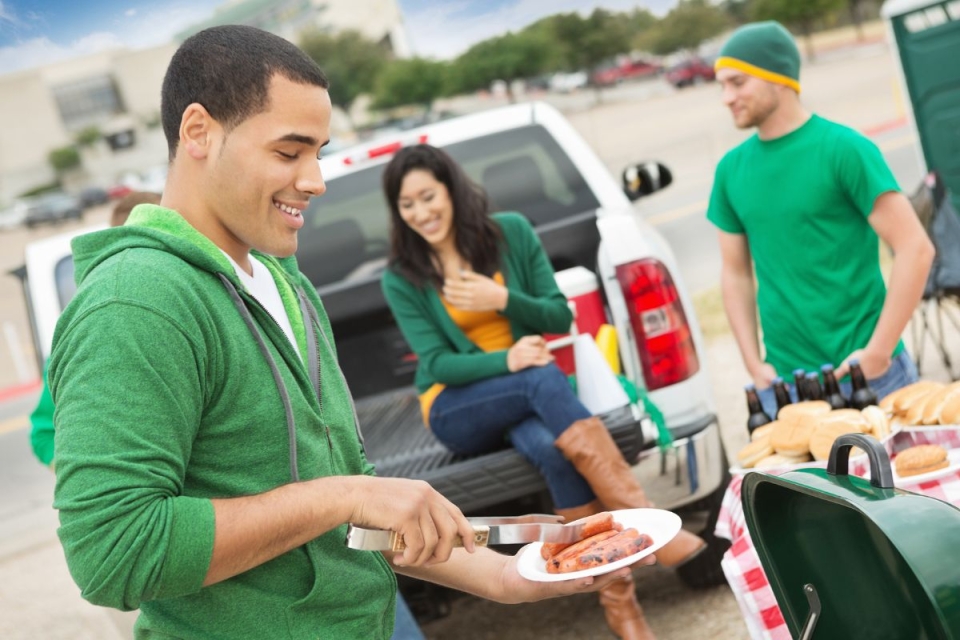 HonorHealth Integrative Medicine - A dietitian’s five tailgate party hacks to enjoy celebratory food while staying on track with your health goals.