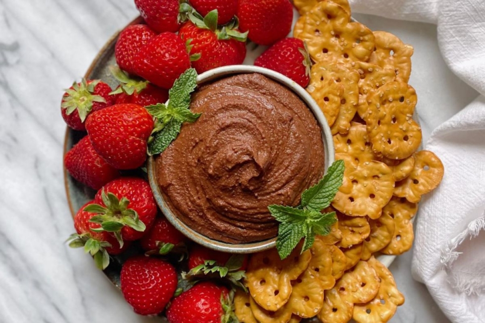 Blue Zones chocolate hummus recipe from HonorHealth