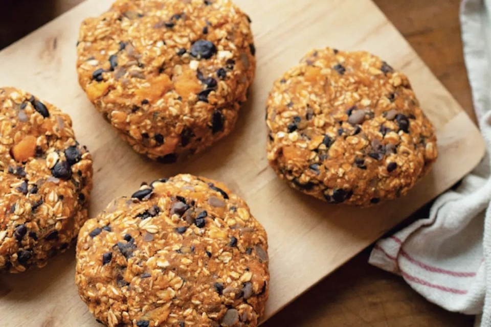 Blue Zones black bean burger recipe from HonorHealth