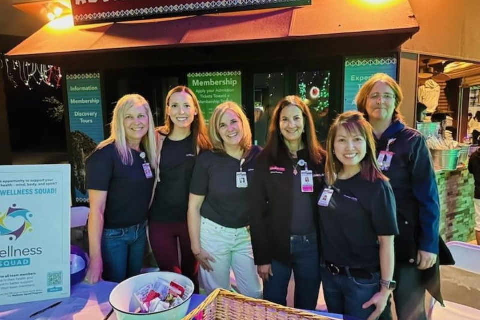 HonorHealth Wellness Squad poses for group photo.