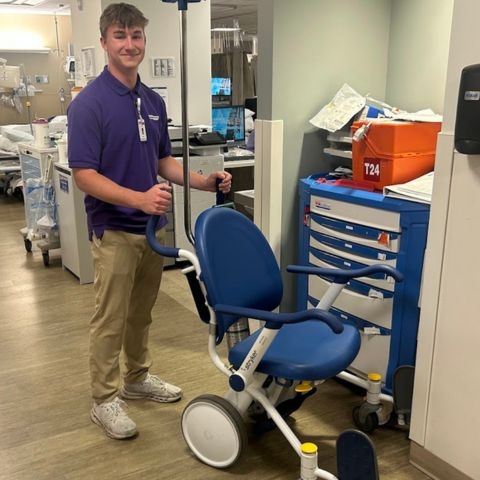 HonorHealth College Volunteer Program student volunteer, Jacob, manages medical equipment during volunteer shift.