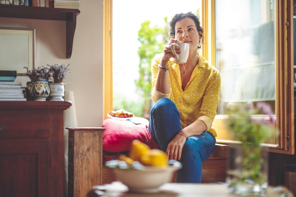 HonorHealth Gynecology - Woman going through perimenopause contemplates thoughts.