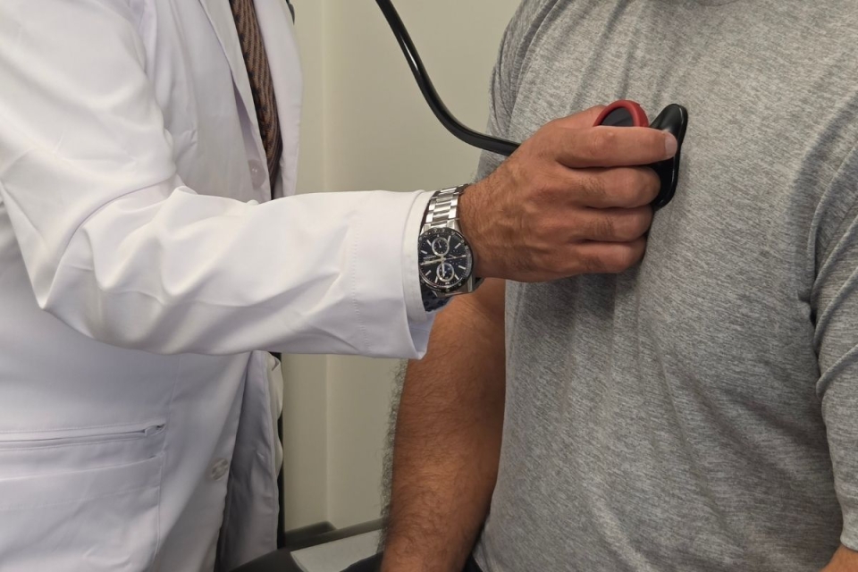 Phoenix SWAT officer visits HonorHealth Heart Care location to monitor heart health.