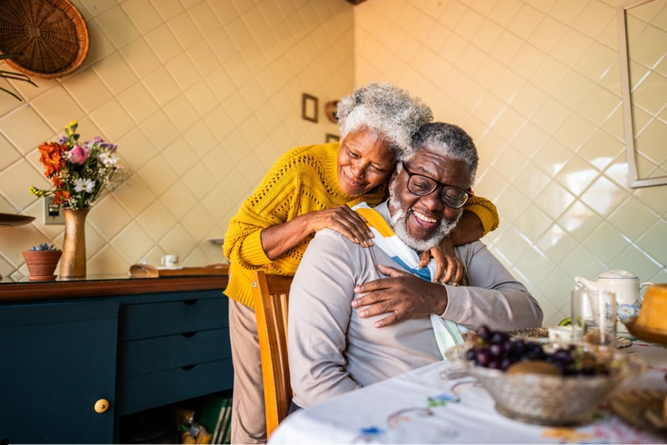Elderly couple smiles in embrace as they celebrate their healthspan optimization journey with HonorHealth Whole Health Institute.