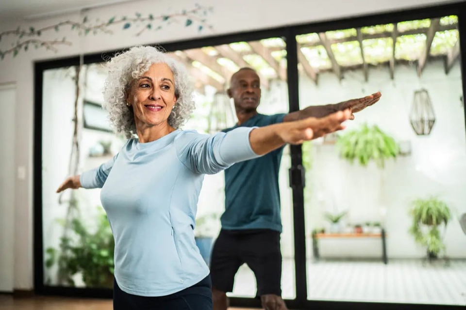 HonorHealth Whole Health Institute - Couple does warrior yoga pose.