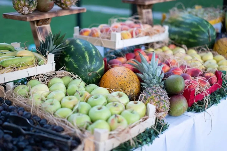 HonorHealth Desert Mission Food Bank fresh produce stand.
