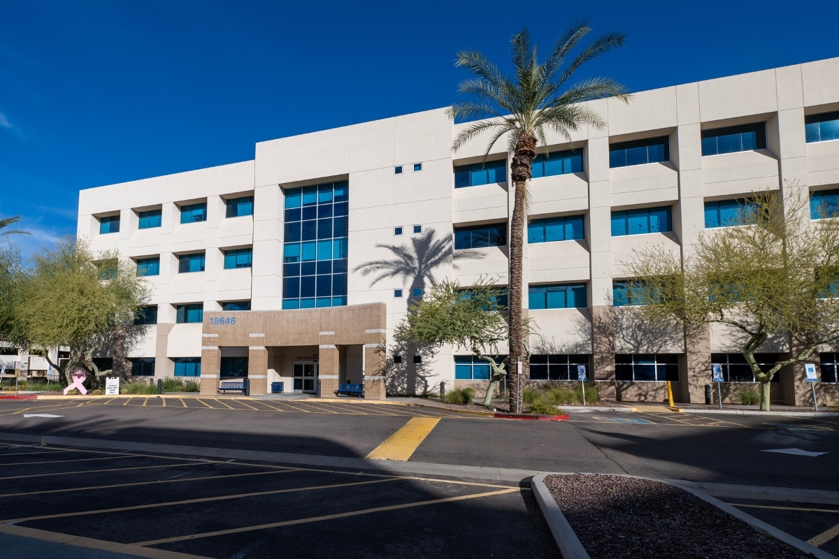 Exterior building view of CVC - A division of Atria Heart in collaboration with HonorHealth - Deer Valley location
