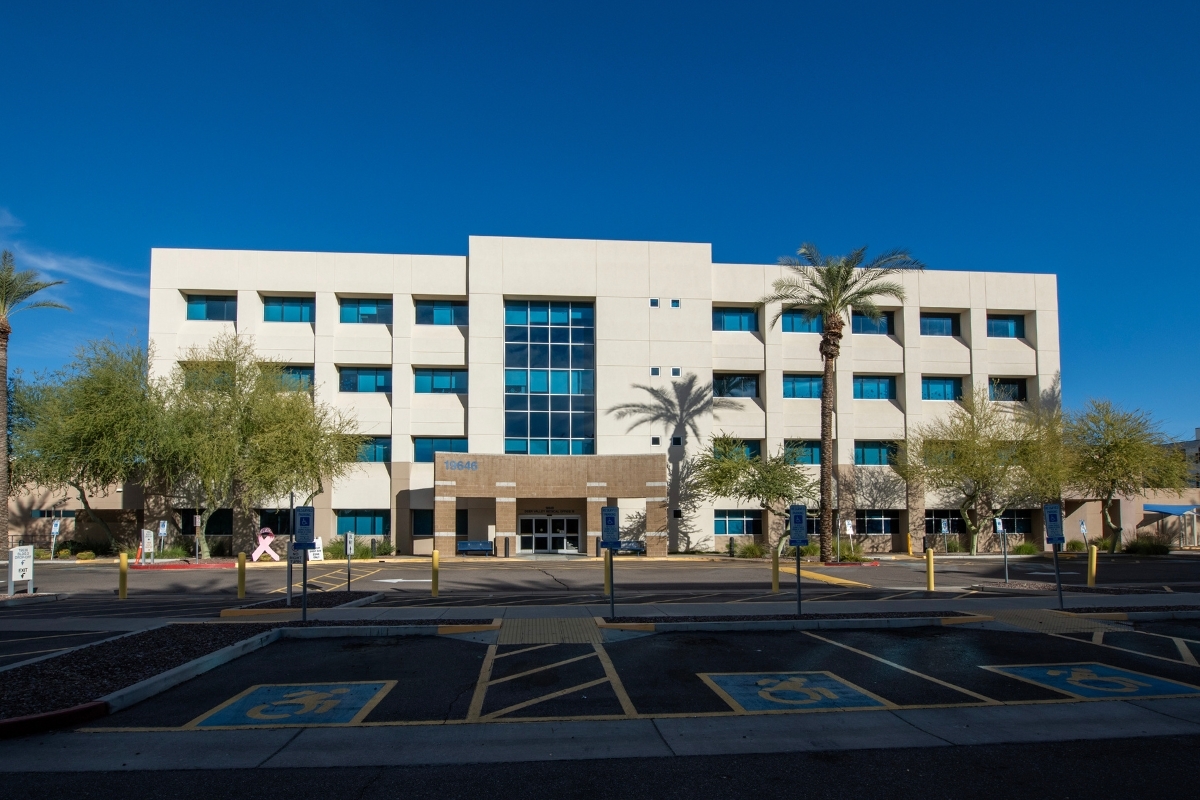 Exterior building view of CVC - A division of Atria Heart in collaboration with HonorHealth - Deer Valley location