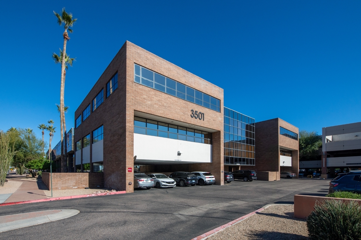 Exterior building view of CVC - A division of Atria Heart in collaboration with HonorHealth - Osborn location