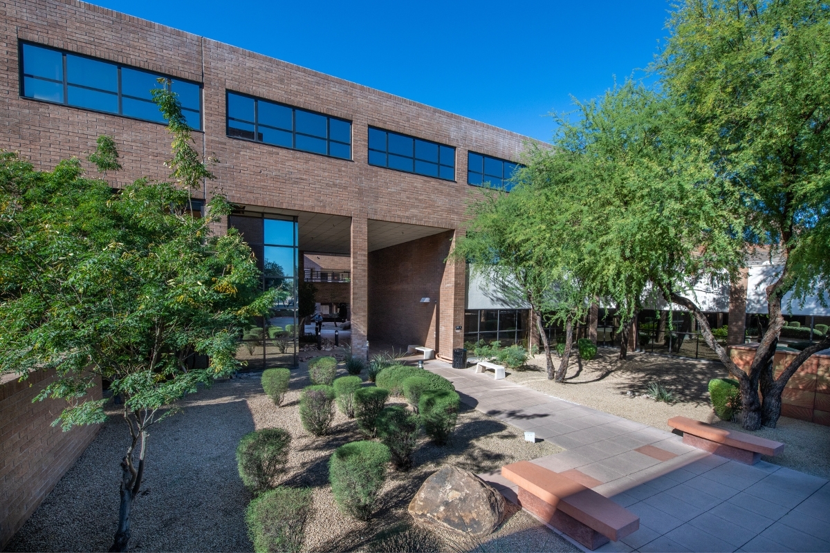 Exterior building view of CVC - A division of Atria Heart in collaboration with HonorHealth - Osborn location