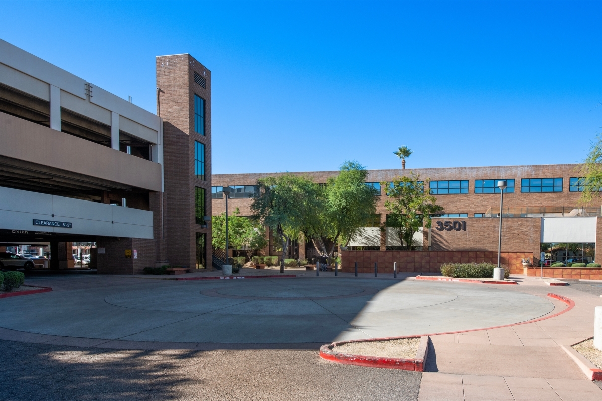 Exterior building view of CVC - A division of Atria Heart in collaboration with HonorHealth - Osborn location