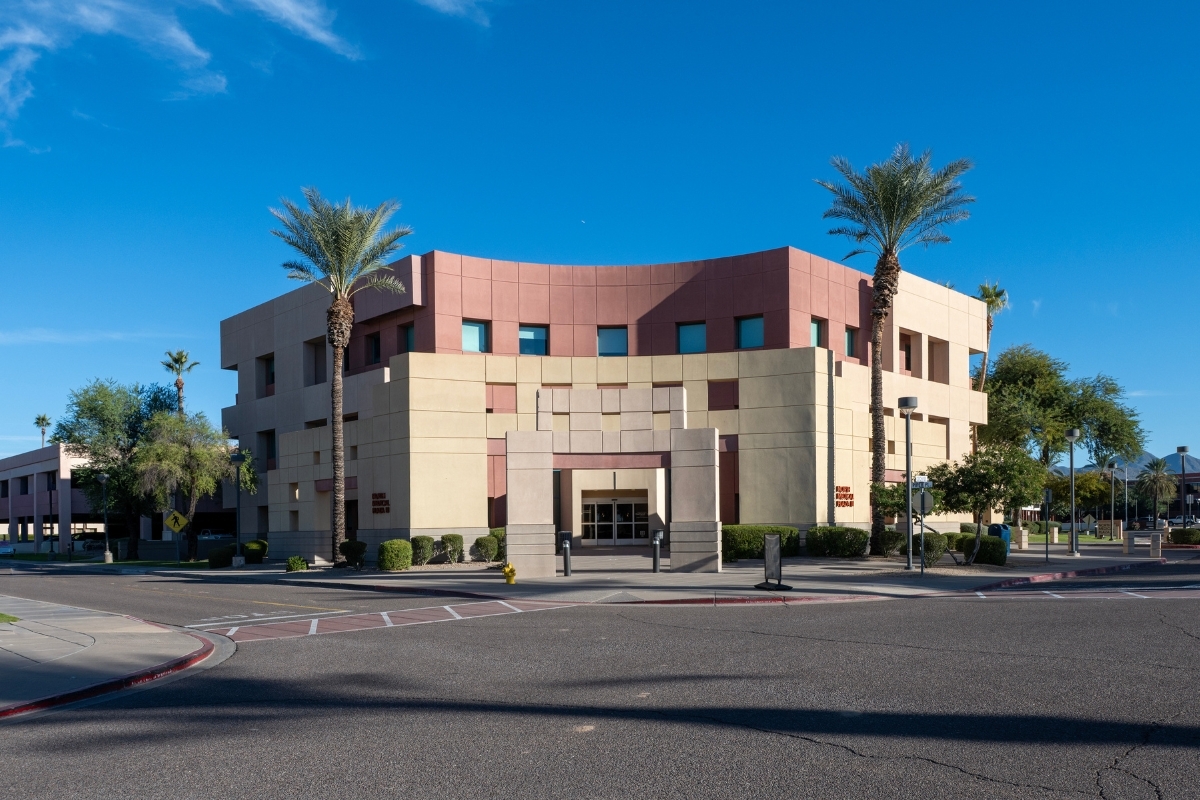 Exterior building view of CVC - A division of Atria Heart in collaboration with HonorHealth - Shea location