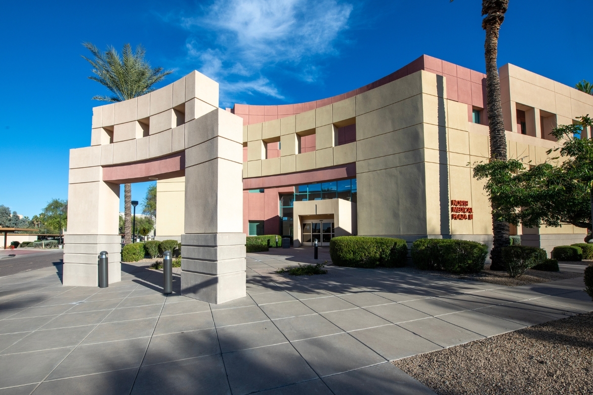 Exterior building view of CVC - A division of Atria Heart in collaboration with HonorHealth - Shea location