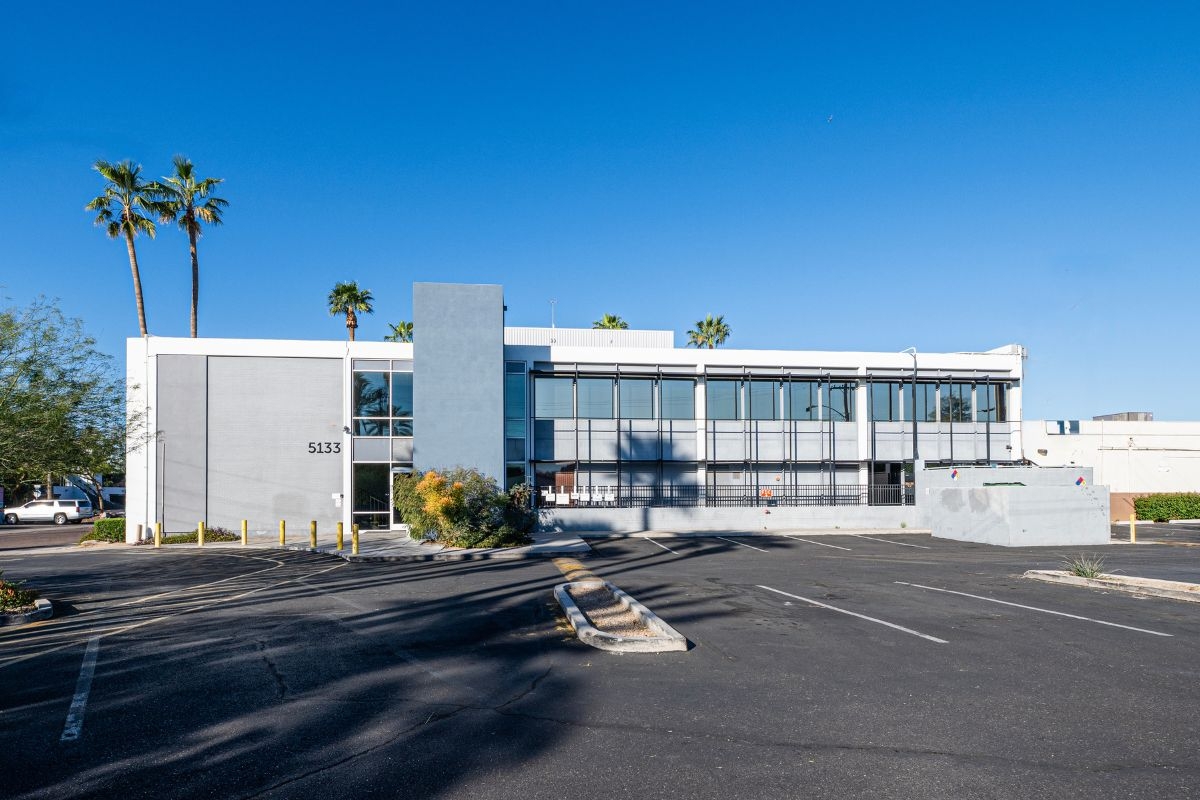 Affiliated Urologists in collaboration with HonorHealth - North Central Avenue exterior building view