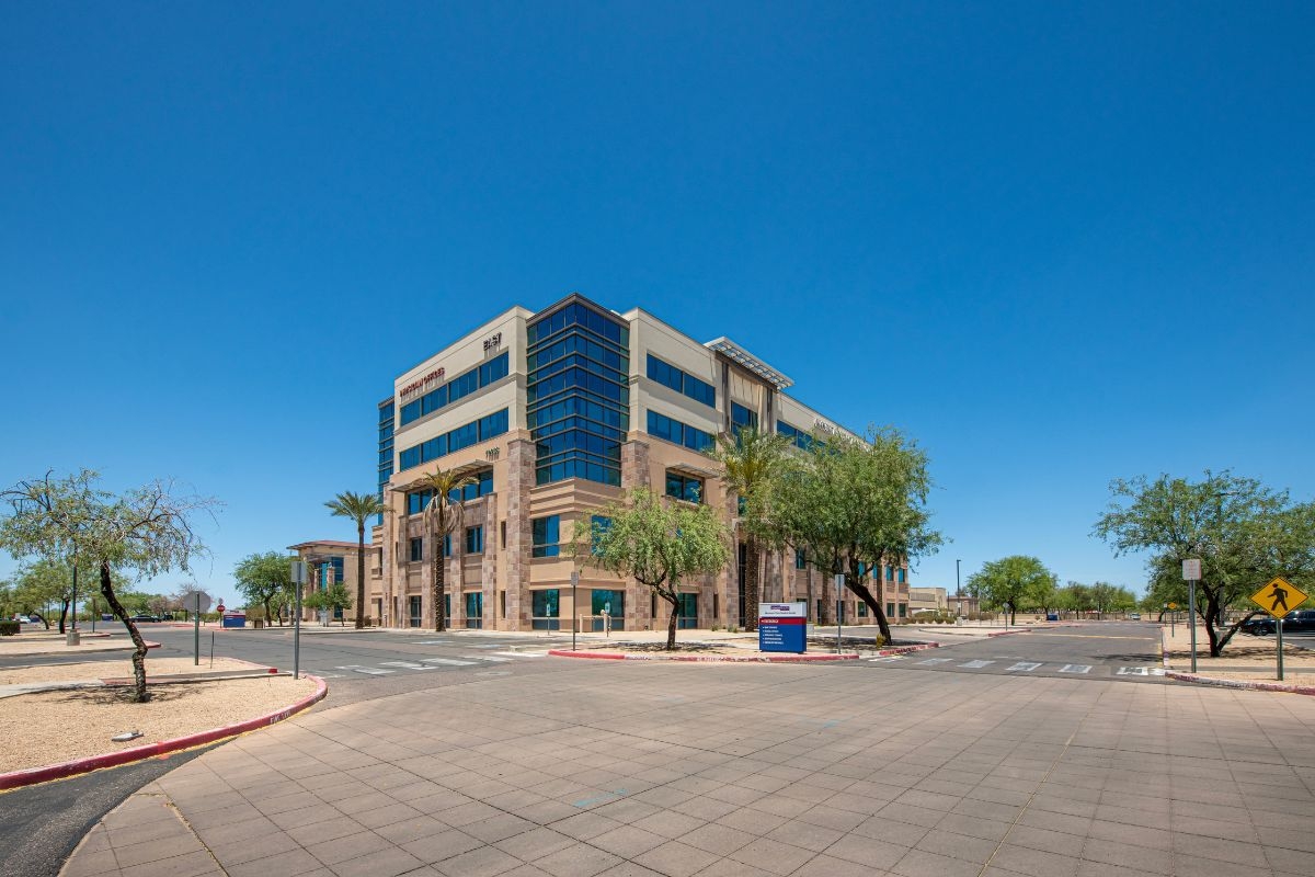 HonorHealth East Mesa building exterior view.