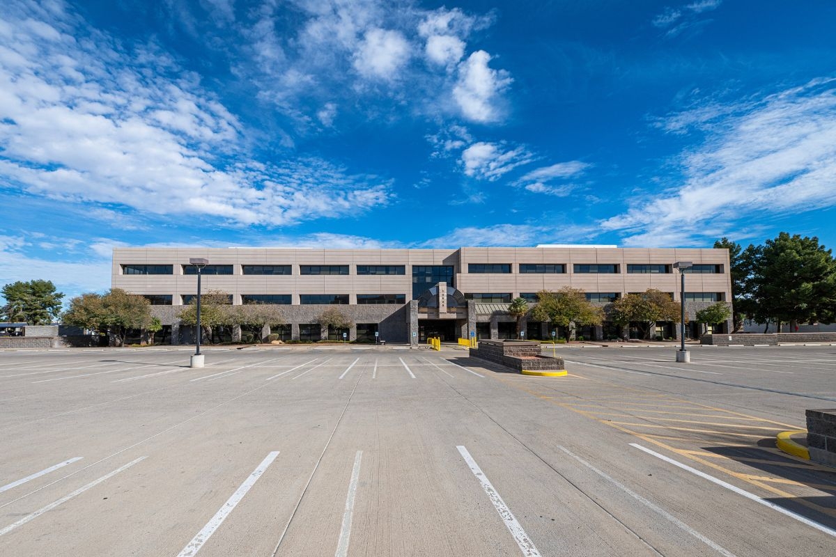 Northwest Urology Associates in collaboration with HonorHealth - Sun City exterior building view