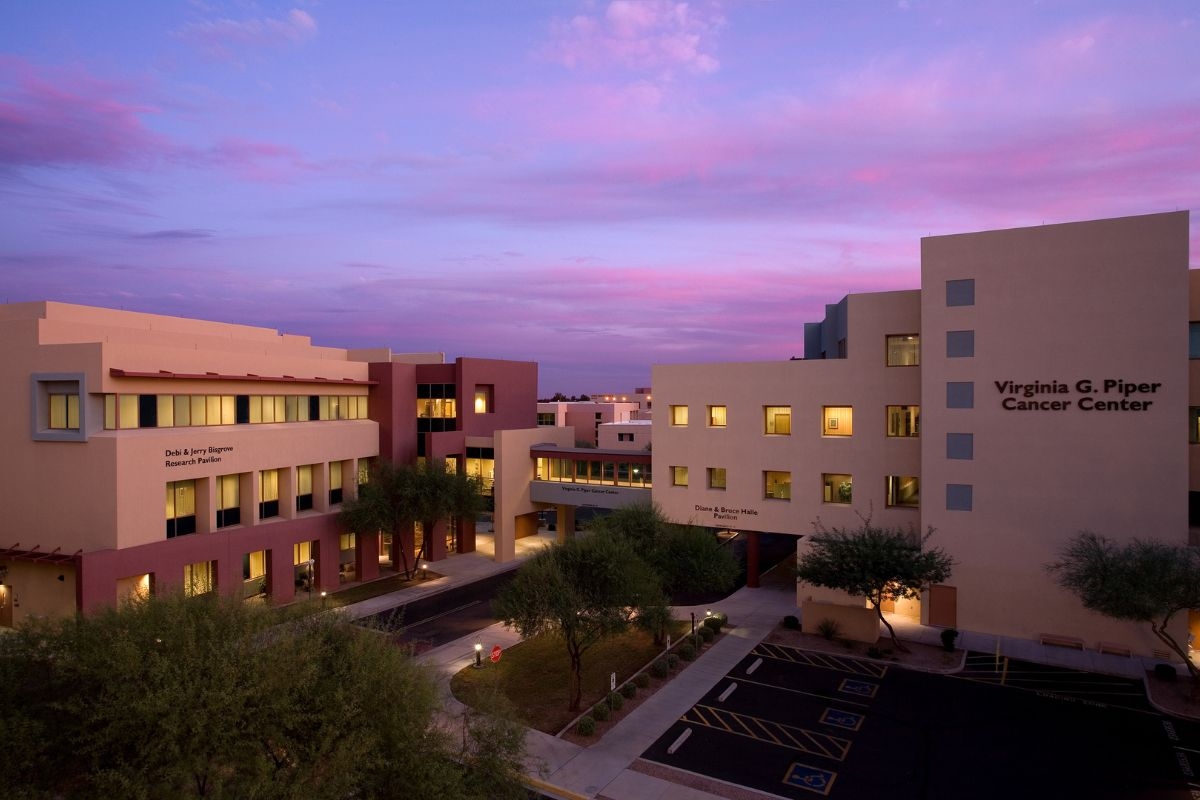 Virginia G. Piper Cancer Center at HonorHealth Scottsdale Shea Medical Center exterior view.