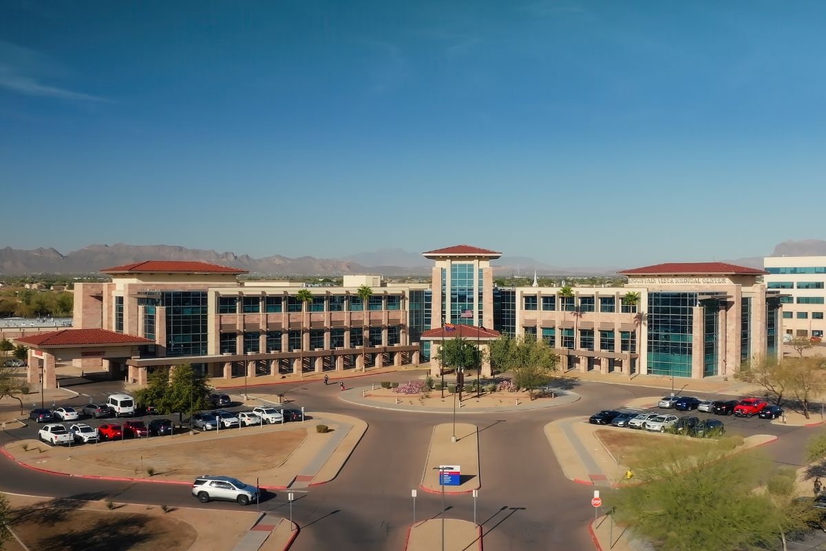 HonorHealth Four Peaks Medical Center exterior view