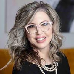 Photo of Genevieve Egnatios