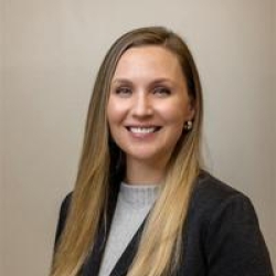 Photo of Lindsay Allen