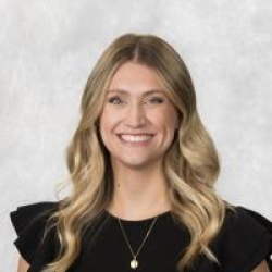 Photo of Lauren Raia
