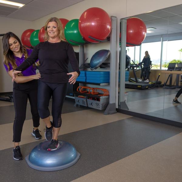 An HonorHealth patient does physical therapy