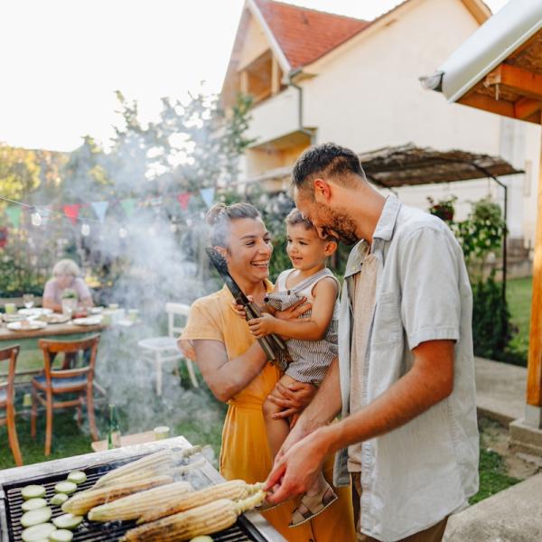 An HonorHealth patient and her family grill