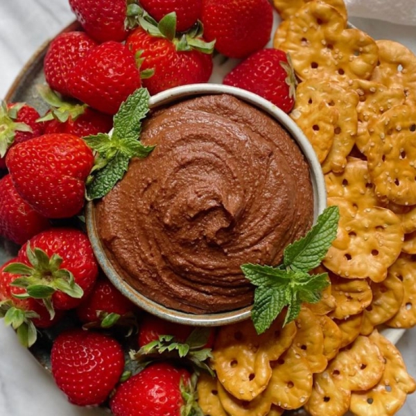 Blue Zones chocolate hummus recipe from HonorHealth