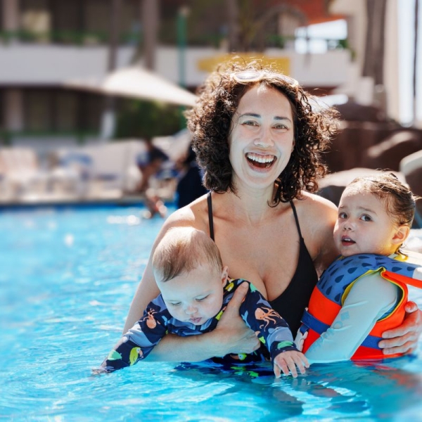 HonorHealth Primary Care - Mother and two young children safely enjoy hot Arizona summer in pool after using HonorHealth Arizona summer safety tips.