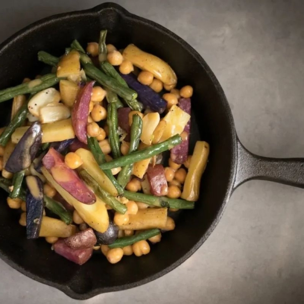 Blue Zones roasted potatoes and green beans with mustard drizzle recipe from HonorHealth.
