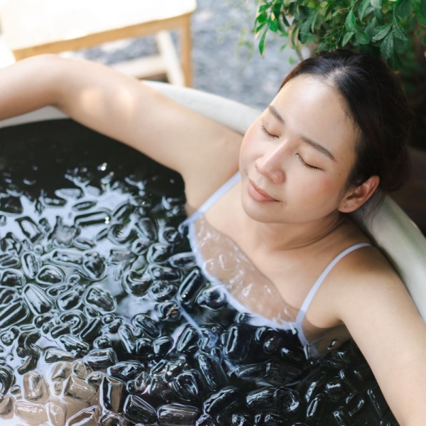 HonorHealth Heart Care & Integrative Medicine - Woman sits in icy cold plunge tub to reduce stress and improve sleep and quality of life.