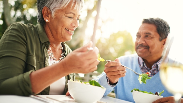 Two HonorHealth patients eating lunch