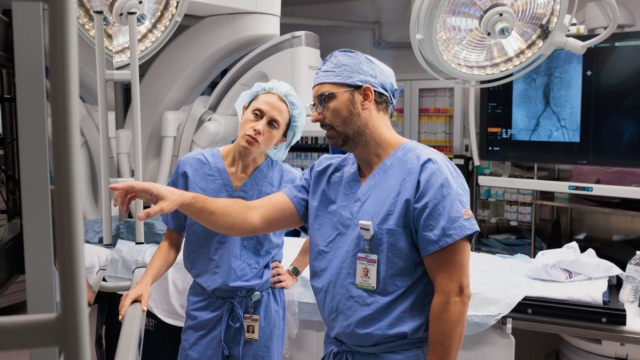 HonorHealth vascular physicians prepare to do a TCAR procedure, a minimally invasive alternative to prevent stroke.