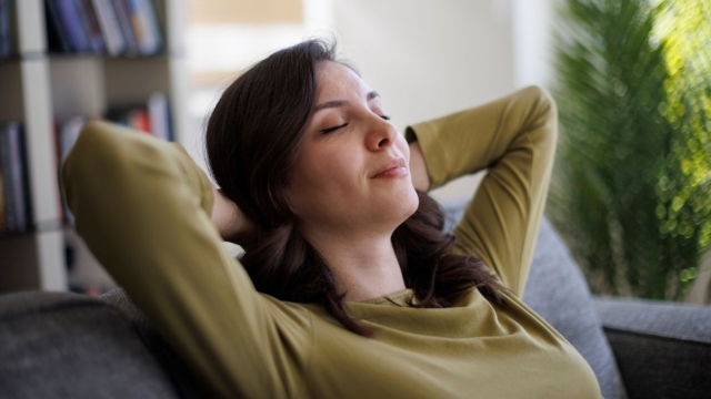 Woman smiles and relaxes on vacation after learning eight cold-busting travel habits from HonorHealth.