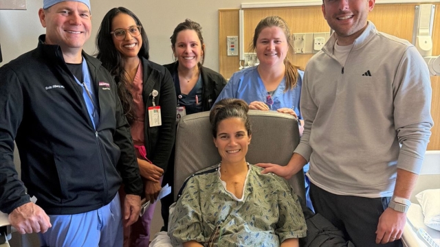 Pregnant patient, her partner and HonorHealth staff smile during a group photo after lifesaving treatment for a dangerous heart infection.