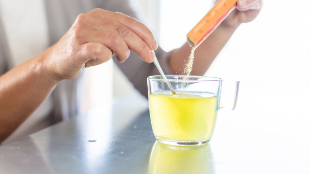 HonorHealth Sports Medicine - Woman pours electrolyte packet into cup of water for hydration.