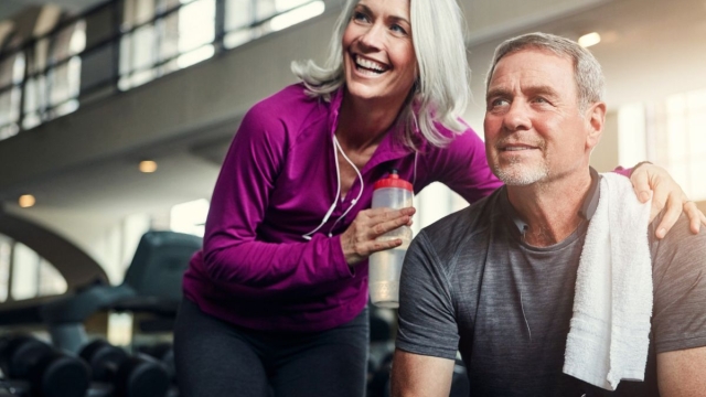 Smiling couple leans together during workout at HonorHealth Medical Fitness.