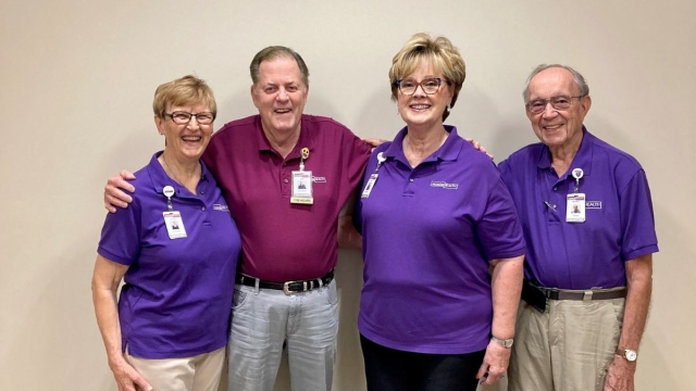 HonorHealth adult volunteers smile together for group photo.